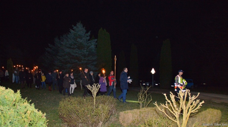 Nagyszombati fáklyás körmenet (Rönök)