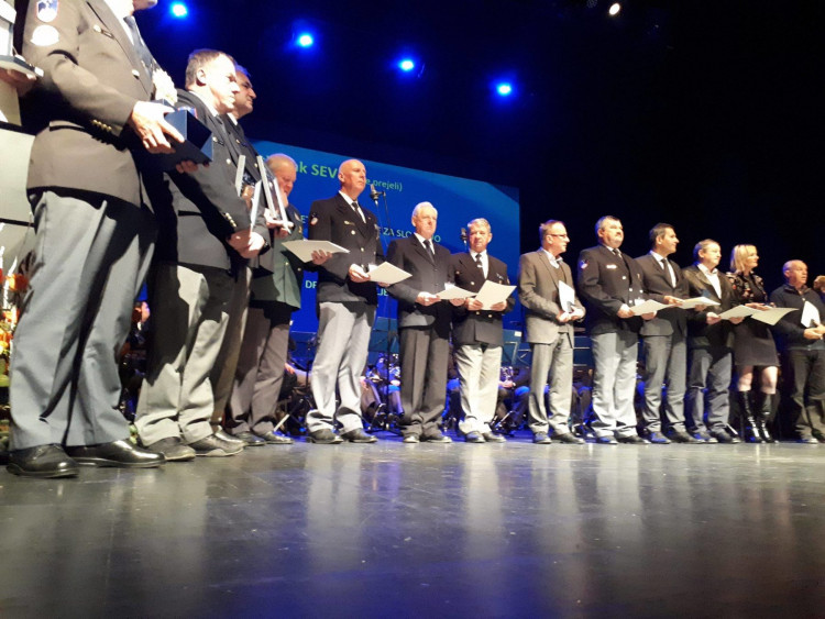 Arany fokozatú kitüntetést a Szlovén Rendőrség Veterán Szövetségétől