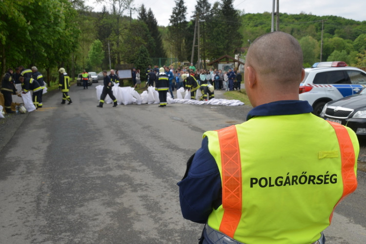 VIHAR SÚJTOTTA FELSŐCSATÁRT – KATASZTRÓFAELHÁRÍTÁSI GYAKORLAT