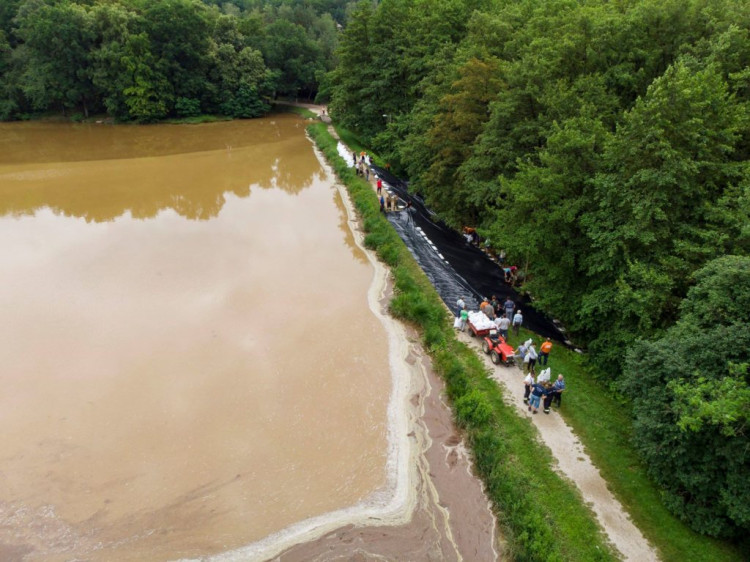Problémákat hoznak a felhők, nem csak esőt