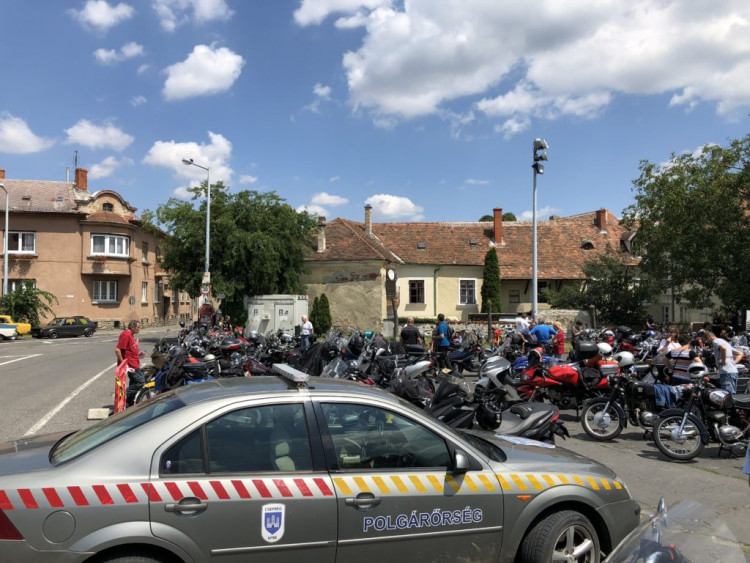 Veterán motorosok vonulását segítette a polgárőrség