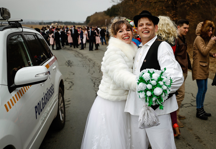 Rönkhúzás biztosítását segítették a polgárőrök Szakonyfaluban