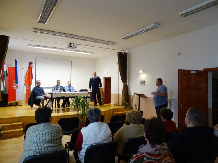 Bűnmegelőzési lakossági fórum Rönökön