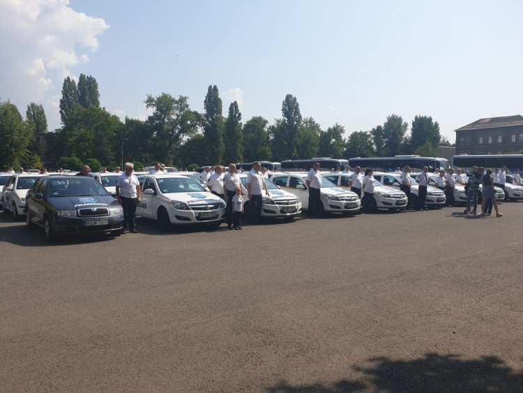 ÚJ SZOLGÁLATI GÉPJÁRMŰVEKET ADTAK ÁT BUDAPESTEN