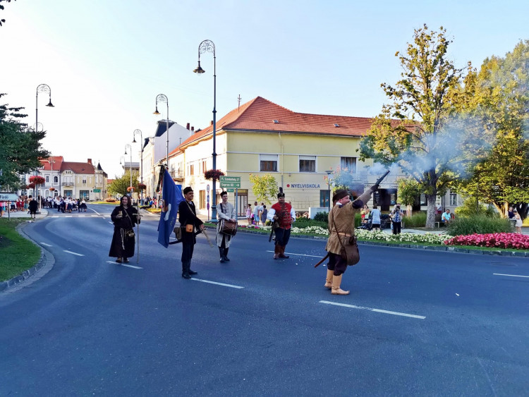 Sárvári szüreti felvonulás polgárőrökkel