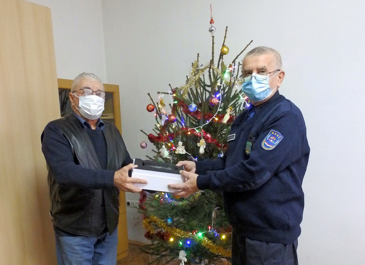 Ajándékozás a Csörötneki Polgárőr Egyesületnek