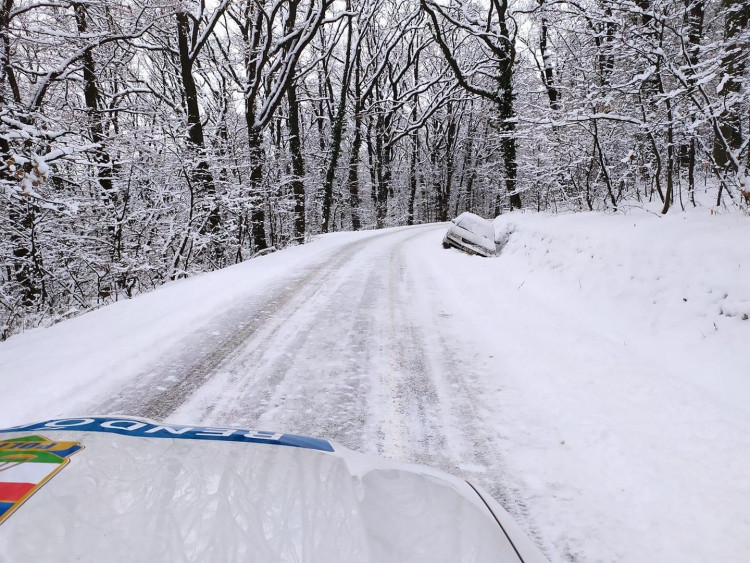 Hogyan vezessünk biztonságosan téli útviszonyok között?