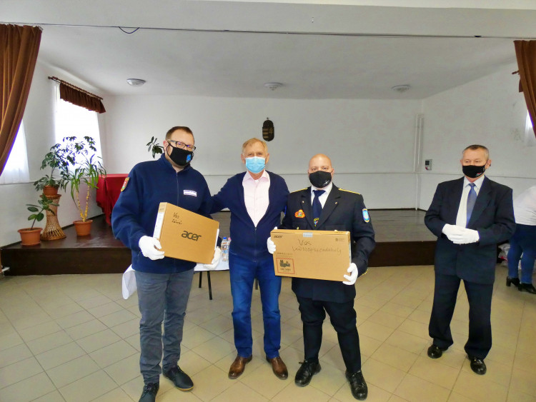 Informatikai eszközök átadása a Magyar Telekom Zrt. közreműködésével Veszprém megyében