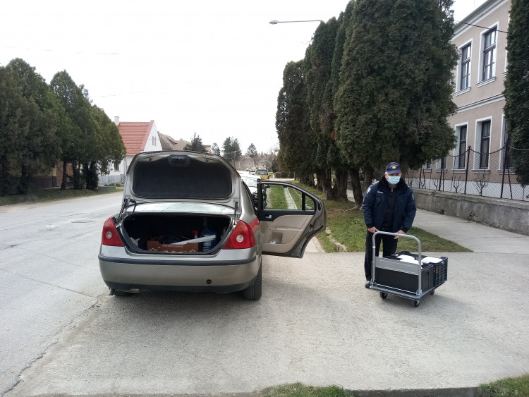 Polgárőrök segítenek a csepregi rászorulóknak