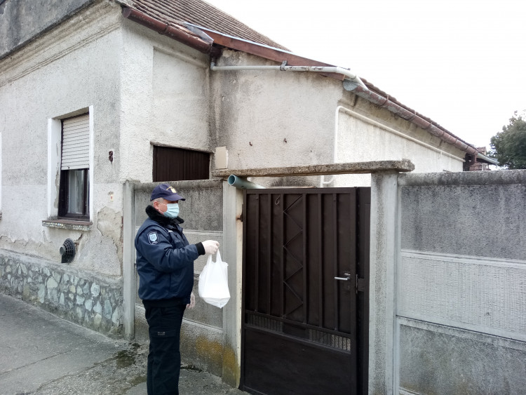 Polgárőrök segítenek a csepregi rászorulóknak