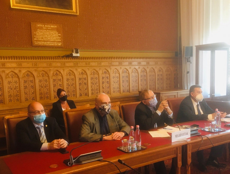 Bizottsági támogatás az OPSZ-nek