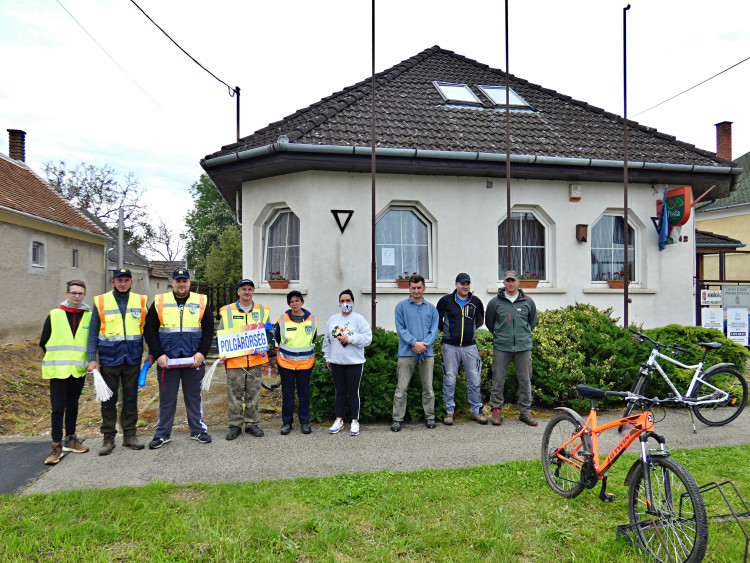 Csényei polgárőrök is csatlakoztak a szemétgyűjtési akcióhoz