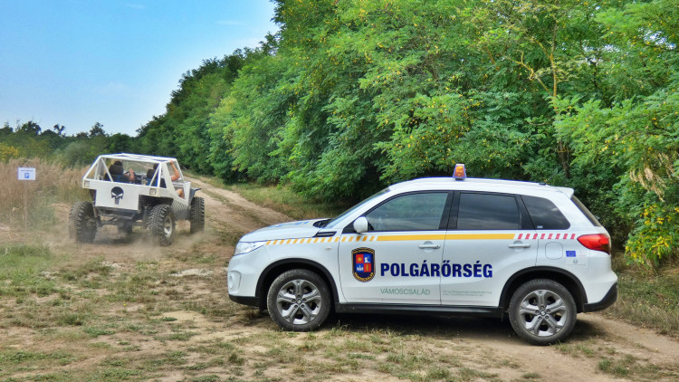 Polgárőrök a vámoscsaládi roncsderbin   