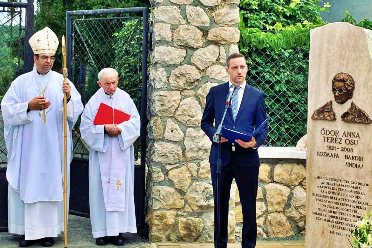 Emlékmű avatáson az Olaszfai Polgárőr Egyesület 