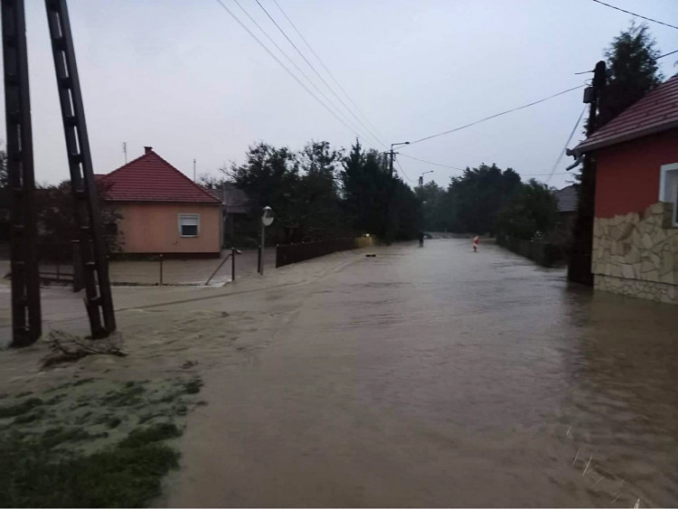 Villámárvíz Bajánsenyén