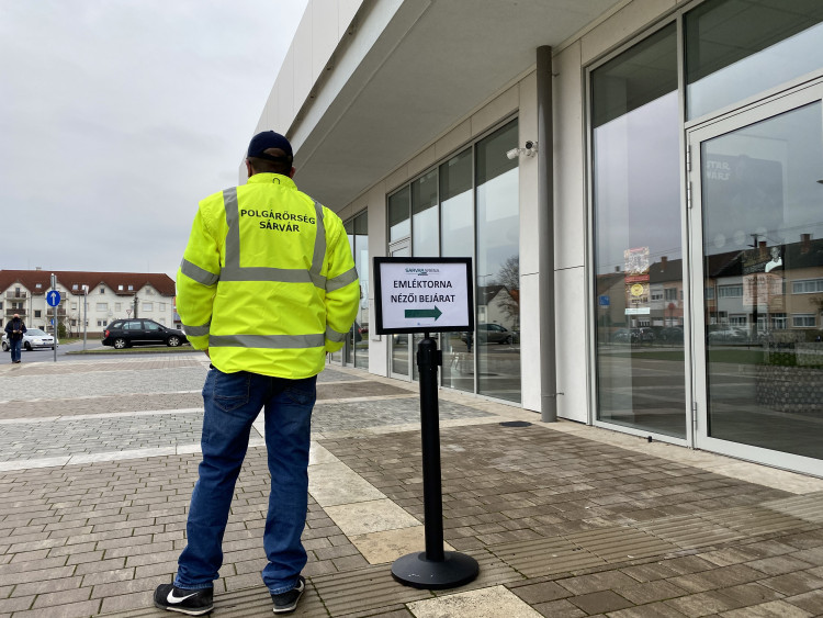 Emléktorna Sárváron