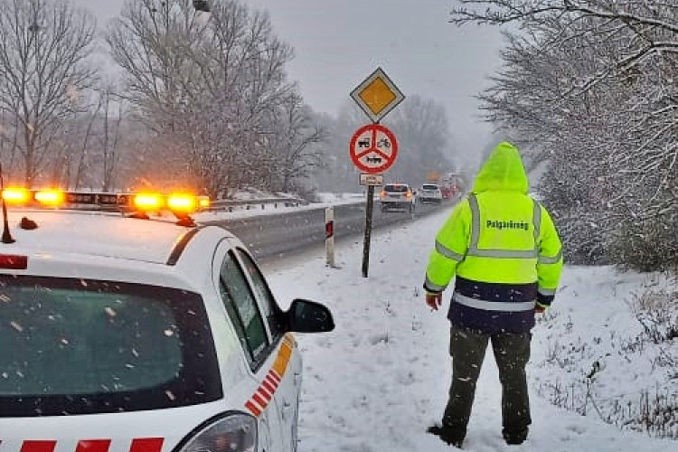 Balesetnél segítettek a hosszúperesztegi polgárőrök