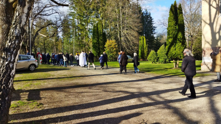 Nagyszombat a rönöki Szent Imre templomnál