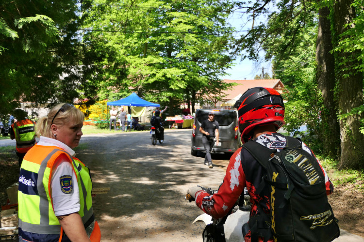 Szajki-tavak motoros találkozó polgárőrökkel