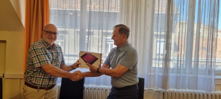 Megkezdődött a tabletek kiadása