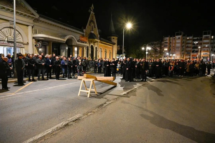 Keresztút és körmenet biztosítása Szombathelyen