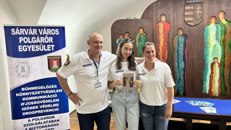 Új tájékoztató kiadvány az idősek védelmében Sárváron