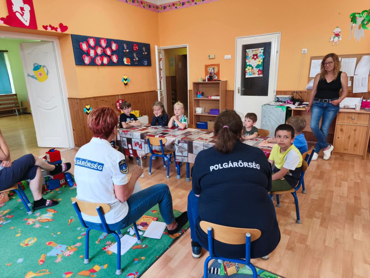 Polgárőrök a rönöki Kerekerdő Óvodában